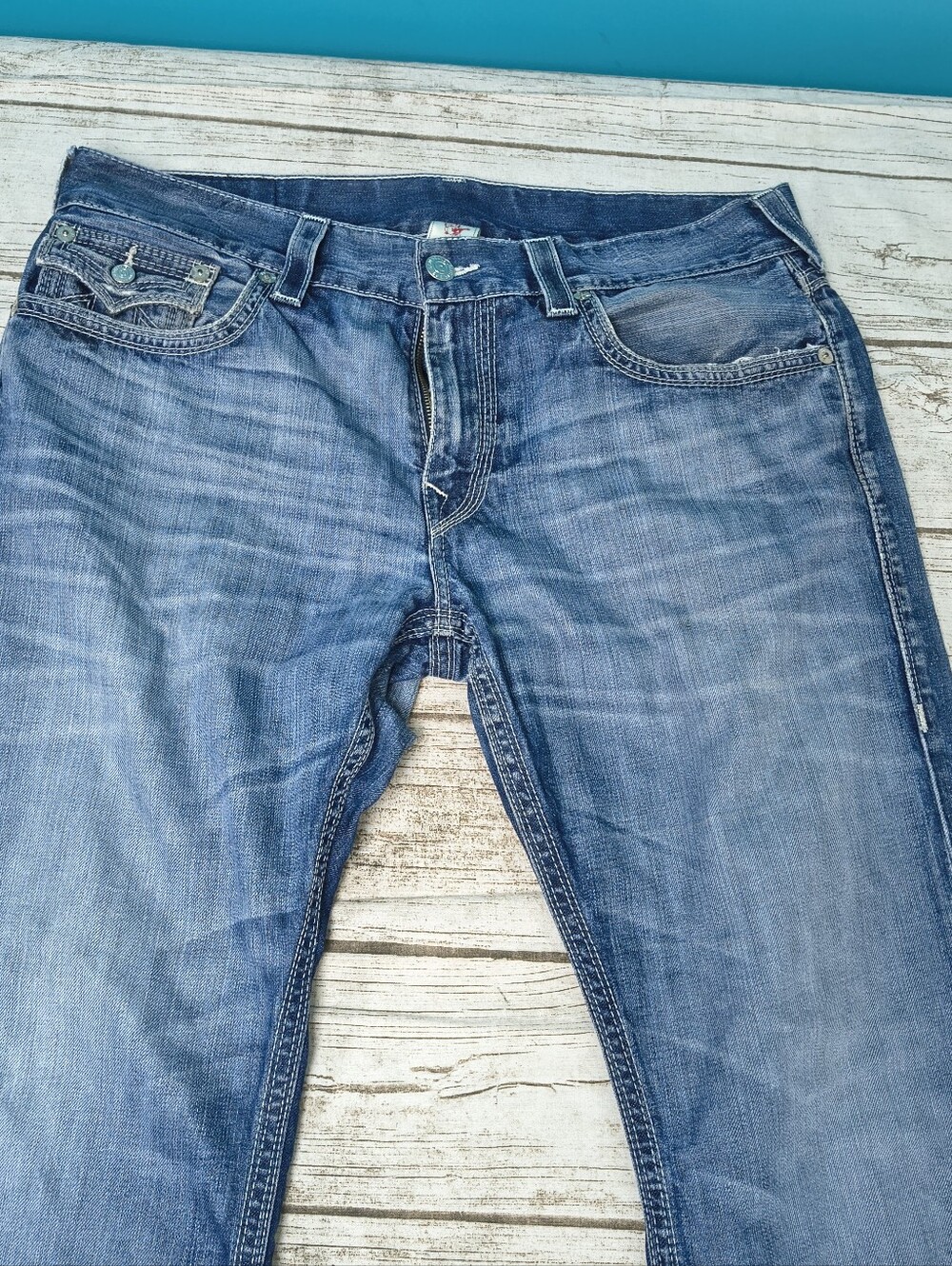 True Religion Men's Straight Leg Mid Wash Jeans Size 36 - Picture 2 of 8